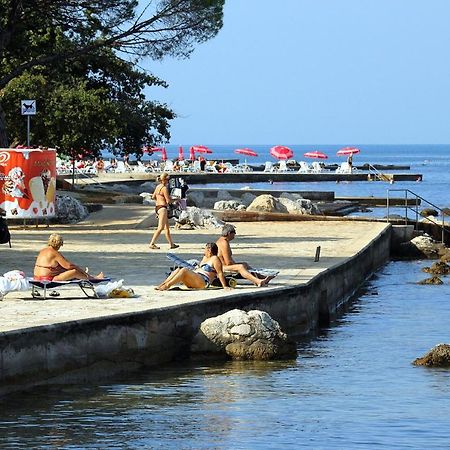 Apartments With A Parking Space Umag - 7110 Bagian luar foto