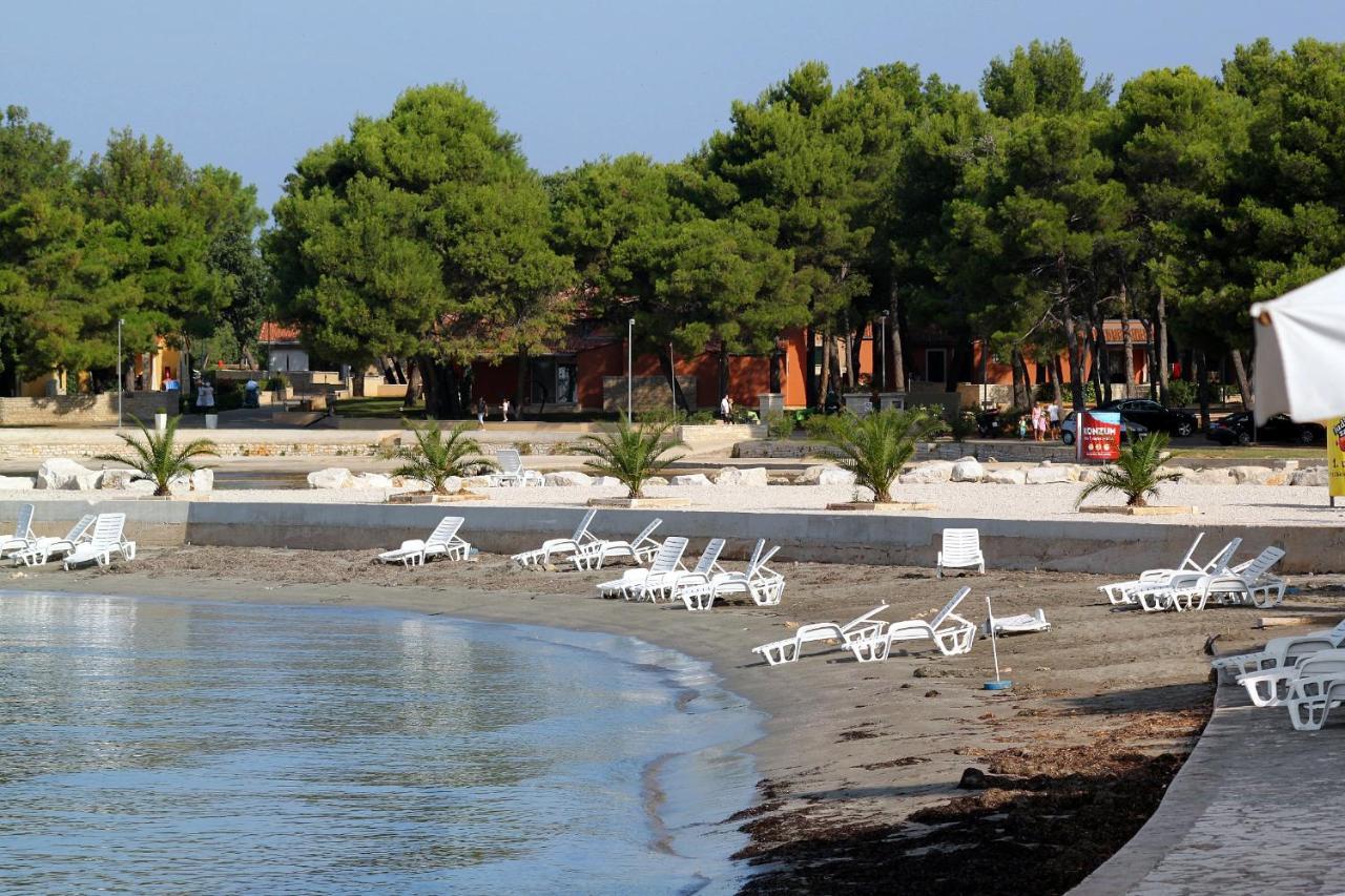 Apartments With A Parking Space Umag - 7110 Bagian luar foto