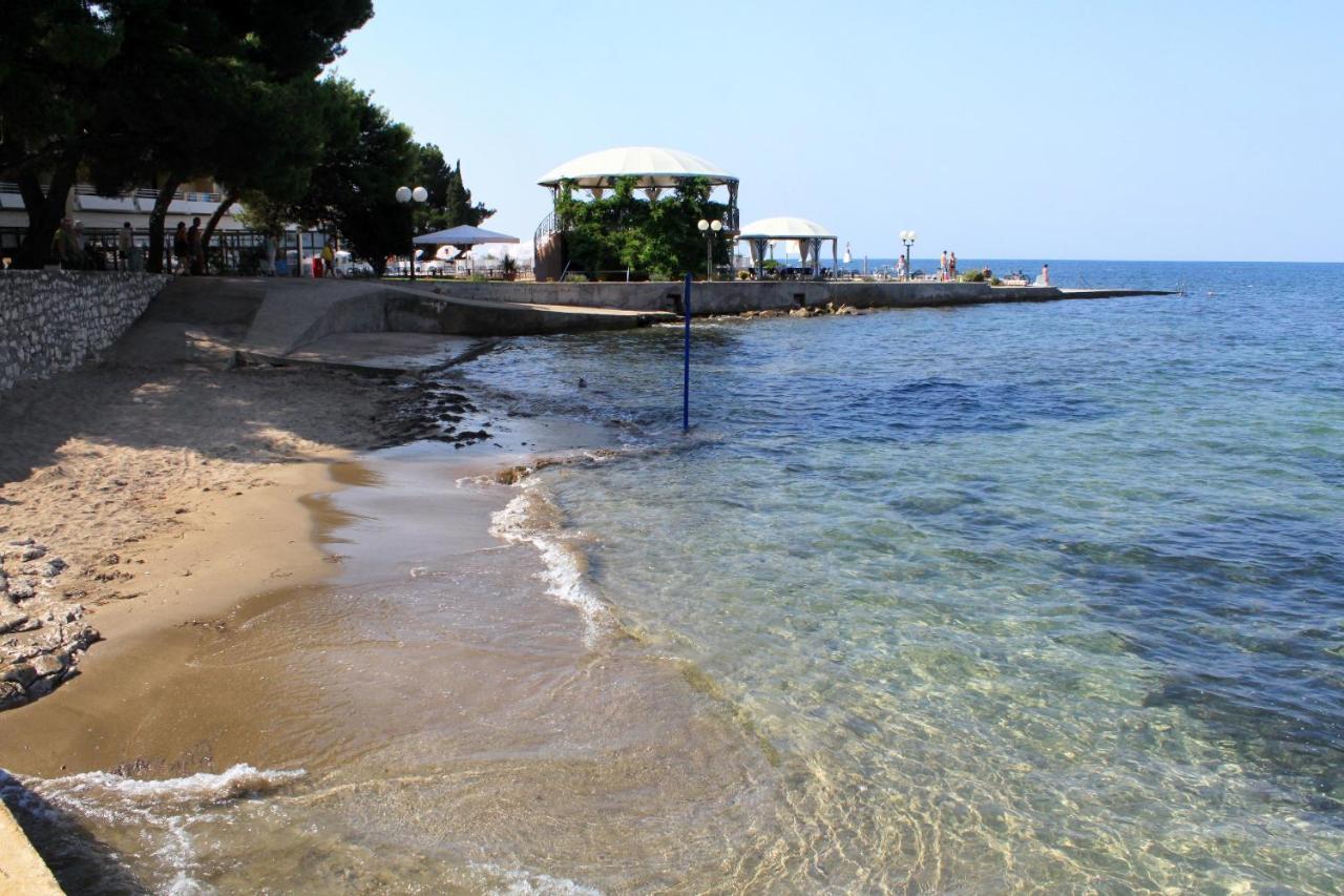 Apartments With A Parking Space Umag - 7110 Bagian luar foto