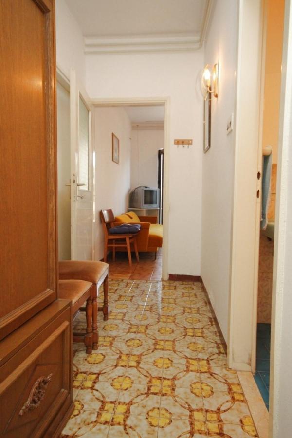 Apartments With A Parking Space Umag - 7110 Bagian luar foto
