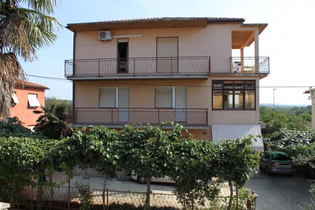 Apartments With A Parking Space Umag - 7110 Bagian luar foto