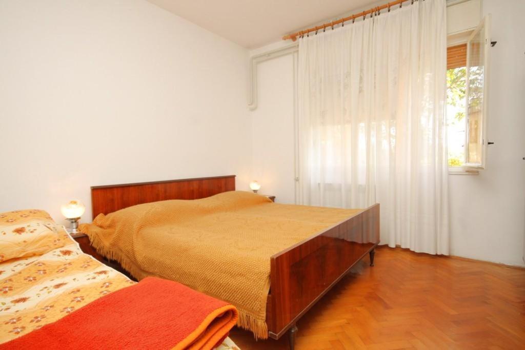 Apartments With A Parking Space Umag - 7110 Bagian luar foto